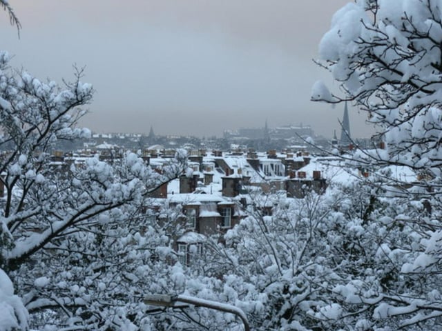 Taken from Braid Road, this picture shows the stunning elegance of Edinburgh's 'roofscape' during Winter as the view stretches out past Braidburn Terrace and South Morningside to Edinburgh Castle itself over 3 kilometres away.