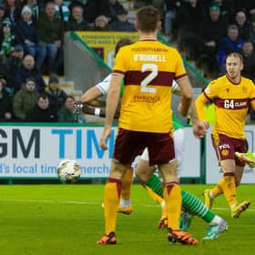 Elie Youan scored twice as Hibs drew 2-2 against Motherwell.