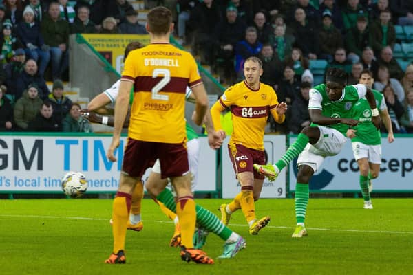 Elie Youan scored twice as Hibs drew 2-2 against Motherwell.