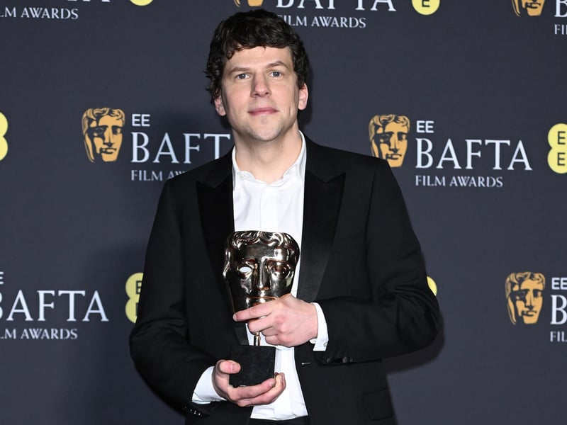 Jesse Eisenberg poses with the Supporting Actor Award, on behalf of Kieran Culkin for 'A Real Pain'