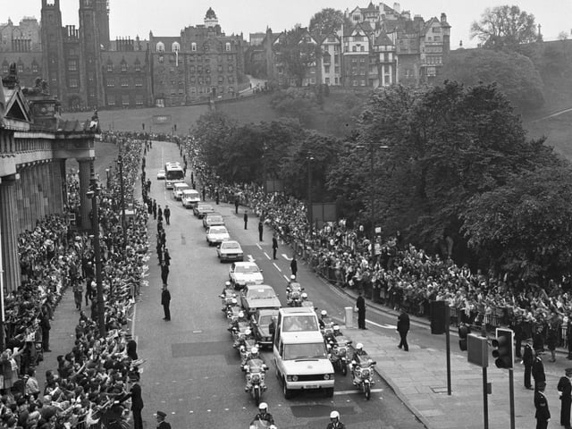 The Popemobile carrying Pope John Paul II makes its way down the Mound from the Assembly Hall.