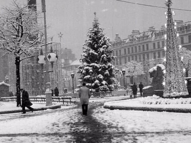The famous George Square, covered in snow during the 1962 festive season.
