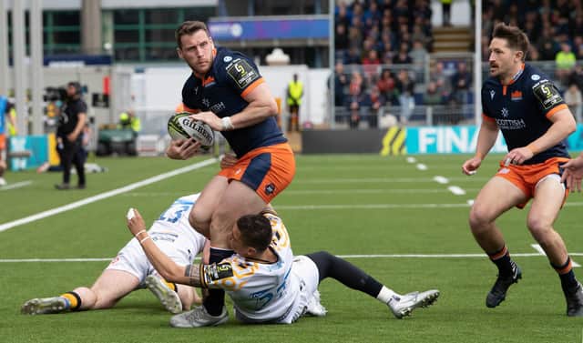Mark Bennett tries to find a way through for Edinburgh against Wasps. (Photo by Ross Parker / SNS Group)