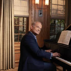"Hey baby I hear the blues a-callin' ... " Kelsey Grammer returns as Frasier
