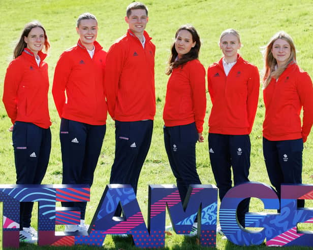 Kathleen Dawson (1st left) with GB team-mates Katie Shanahan, Duncan Scott Angharad Evans, Lucy Hope and Keanna MacInnes (Pic Steve Welsh/Getty Images)