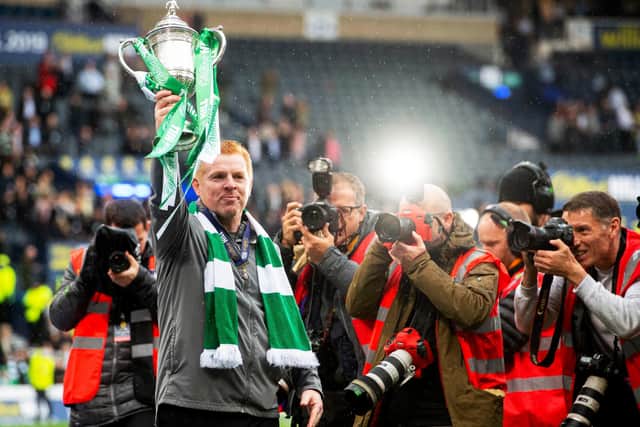 Celtic Manager Neil Lennon lifts the 2019 Scottish Cup (Photo by SNS Group/Craig Foy)