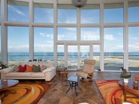 “The curved shape of the house was a starting point, in order to fully take in the view over the sea and the coastlines on either side”