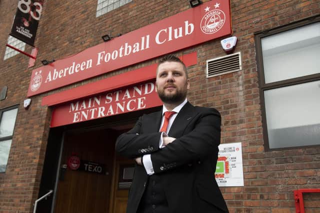 New Aberdeen chief executive Alan Burrows has held talks with caretaker boss Barry Robson.
