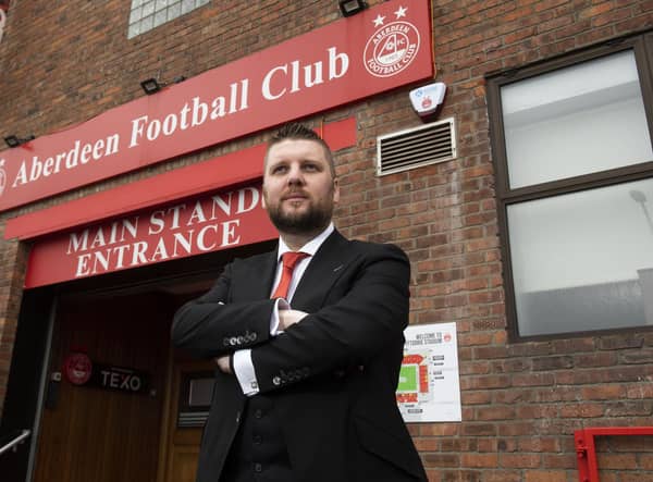 New Aberdeen chief executive Alan Burrows has held talks with caretaker boss Barry Robson.