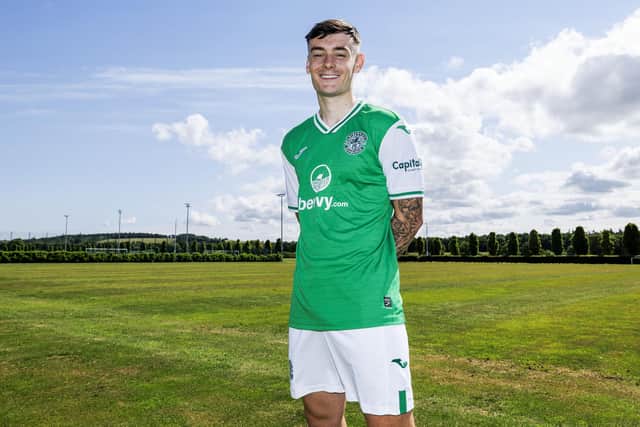 Hibs have signed Dylan Levitt on a three-year deal after completing his transfer from Dundee United.