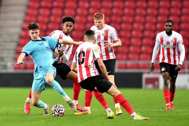 Newcastle United under-23s claimed the Wear-Tyne derby bragging rights with a 2-1 win against Sunderland.