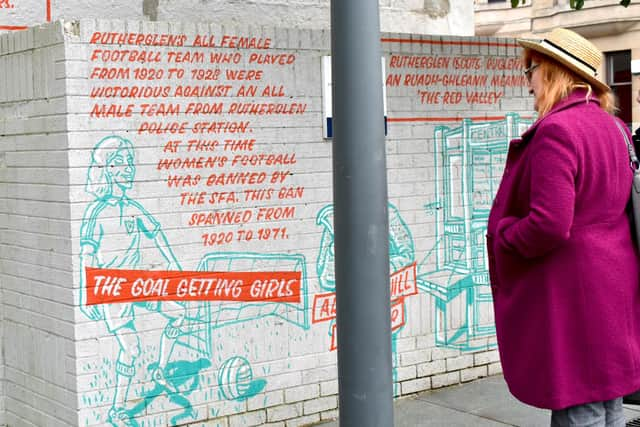 Eddi Reader looks at a mural depicting the Rutherglen team