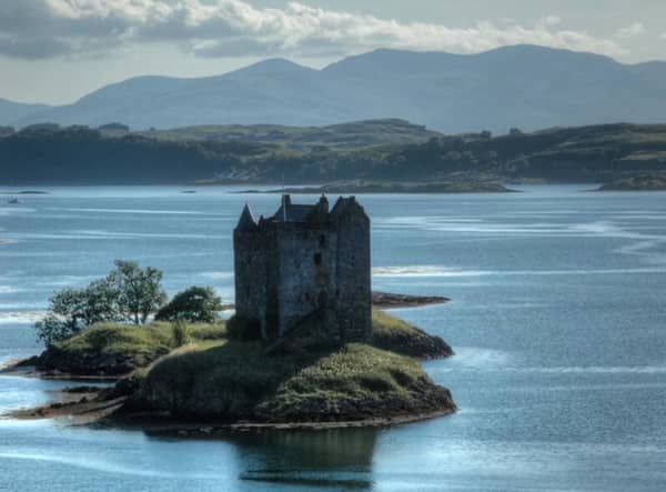 Castle Stalker (or ‘Caisteal an Stalcaire’ in Scottish Gaelic) rests in the mouth of Loch Laich which is in-between Glencoe and Oban. It was originally constructed by Clan MacDougall in 1320, who were then known as the Lords of Lorn. However, the Stewart clan later took over the Lordship of Lorn and it is thought that they built the castle as it exists now in its current form around 1440.