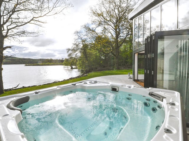 Cameron North Lodge, which sleeps 6-8, is located on the banks of Loch Lomond, offering the privacy of a self-catered property with its very own private beach and a spacious hot tub. Book: https://bit.ly/2Sj0X8p