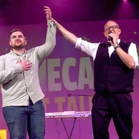 Last year's winner, Gordon Robertson (left)