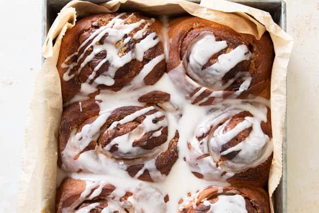 Cardamon and white chocolate sticky buns