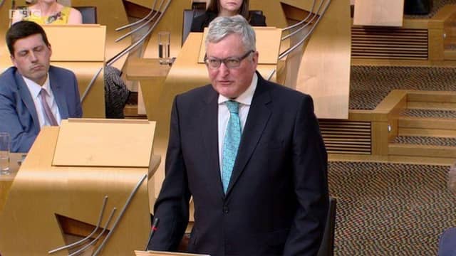 Chaidh Fearghas Ewing air a’ chasan son cùis an A9 na thogail.