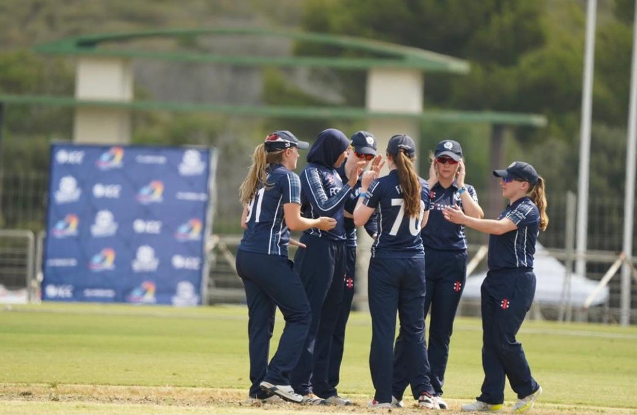 Die schottischen Frauen qualifizieren sich, indem sie Deutschland aus dem europäischen Team in der T20-Weltmeisterschaft schlagen