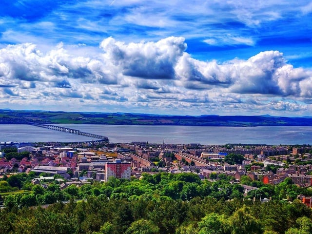 The settlement of Dundee also includes Monifieth and Invergowrie. It has a population of 158,820.