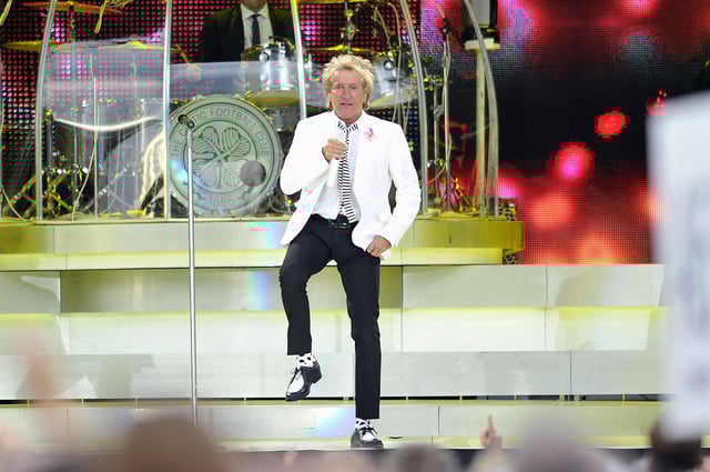 Sir Rod Stewart in action at The Falkirk Stadium in 2014. Picture: Michael Gillen.