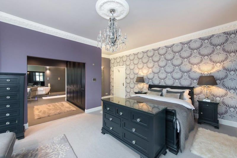 Principal bedroom.