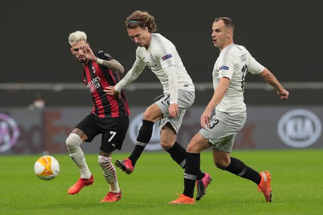 Samuel Castillejo of AC Milan is challenged by Matej Hanousek and David Lischka of Sparta Praha. (Photo by Emilio Andreoli/Getty Images)
