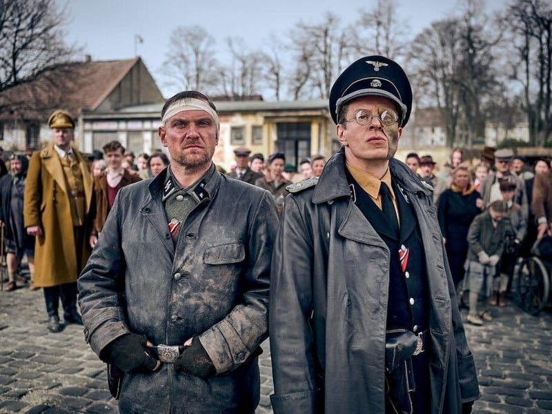 As World War II comes to an end, a German deserter and a young woman get pulled into a battle with a group of Nazis who are hunting for hidden gold.
