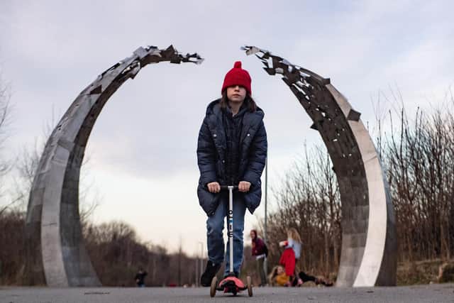 A further £2.3 million has been awarded to the Clyde Gateway to support the extension of the riverside Woodland Park at Cuningar Loop, which features Scotland’s first outdoor bouldering site for rock climbers, riverside boardwalks, a bike track, a playpark, outdoor exercise equipment, public art installations, a cafe and a common green area