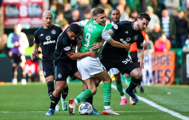 Celtic defender Cameron Carter-Vickers wrestles with Hibs striker Dylan Vente for possession. (Photo by Alan Harvey / SNS Group)