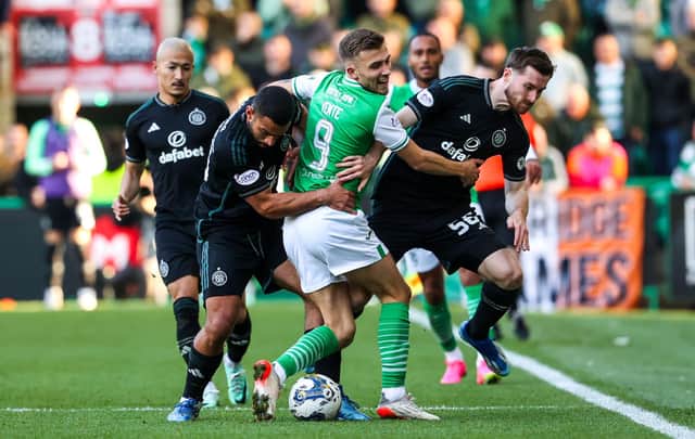 Celtic defender Cameron Carter-Vickers wrestles with Hibs striker Dylan Vente for possession.  (Photo by Alan Harvey / SNS Group)
