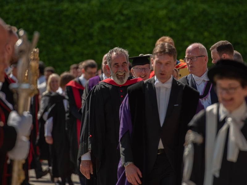 Around 2000 University of St Andrews students from almost 90 countries crossed the Younger Hall stage to receive their academic degrees this week.  This summer’s cohort included 73 returning students from the Classes of 2020 and 2021 who missed in-person ceremonies due to the Covid-19 pandemic, and golfing great Sam Torrance, who was awarded the LLD (Doctor of Laws).  Responding to a speech given in his honour at the University’s Younger Hall, Sam said: “What a platform you’ve found yourself on here – I don’t think there’s a better university in the world to start your life from.”