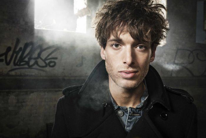 The Paisley-born singing sensation is a die-hard Hoops fan, who once serenaded the Celtic dressing room after an Old Firm match in 2011.
The New Shoes hitmaker has also performed live for the Parkhead crowd in the past.