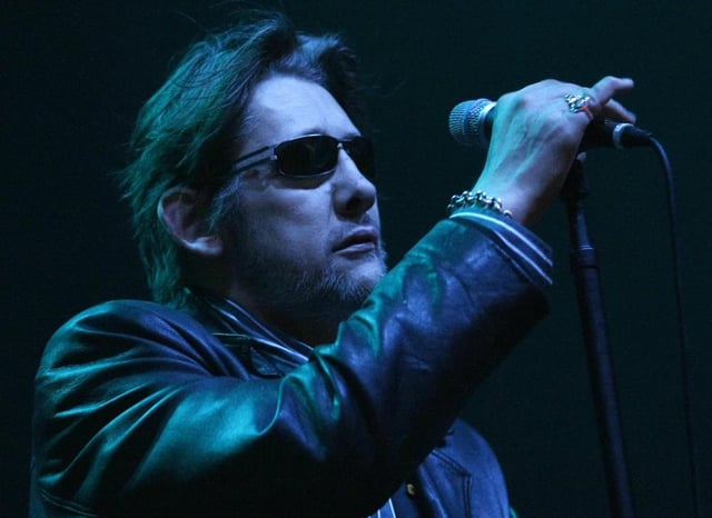 fairytale of new york lyrics of the pogues and kirsty maccoll christmas song explained and is it offensive in 2020 the scotsman