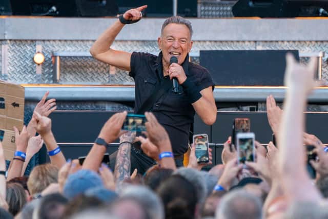 Bruce Springsteen and the E Street Band played 29 songs in a peformance that last around three hours.