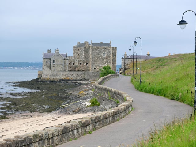 Blackness Castle near Linlithgow stars as Fort William in Outlander, where Jamie attempts a daring rescue of Claire who is in the clutches of the villainous Black Jack Randall.