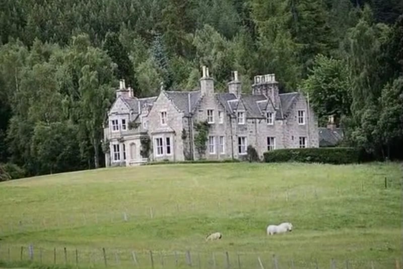 Craigowan Lodge is another property situated in the Balmoral estate in Aberdeenshire. The stone house boasts seven bedrooms and is located roughly one mile away from Balmoral Castle. You can find many other buildings in the estate including well-known lodges like Delnadamph or Tam-Na-Ghar cottage.