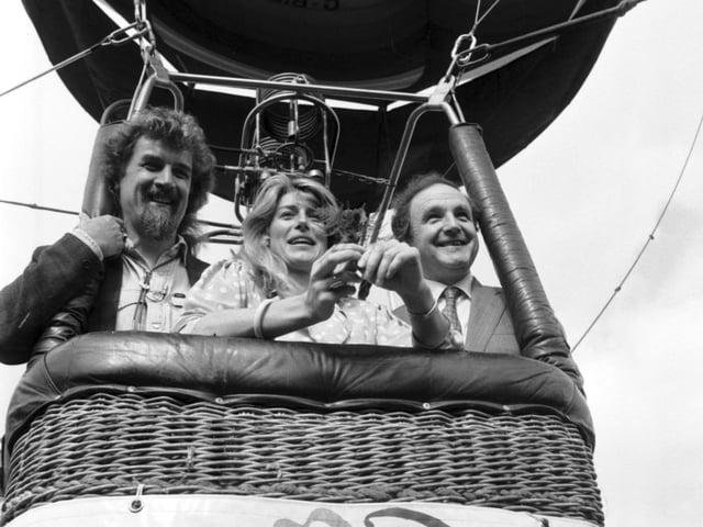 Glasgow actor and comedian Billy Connolly, TV journalist Selina Scott and Scottish Secretary George Younger in a hot-air balloon to help the Scottish Development Agency launch the Glasgow Garden Festival 1988 campaign in London.