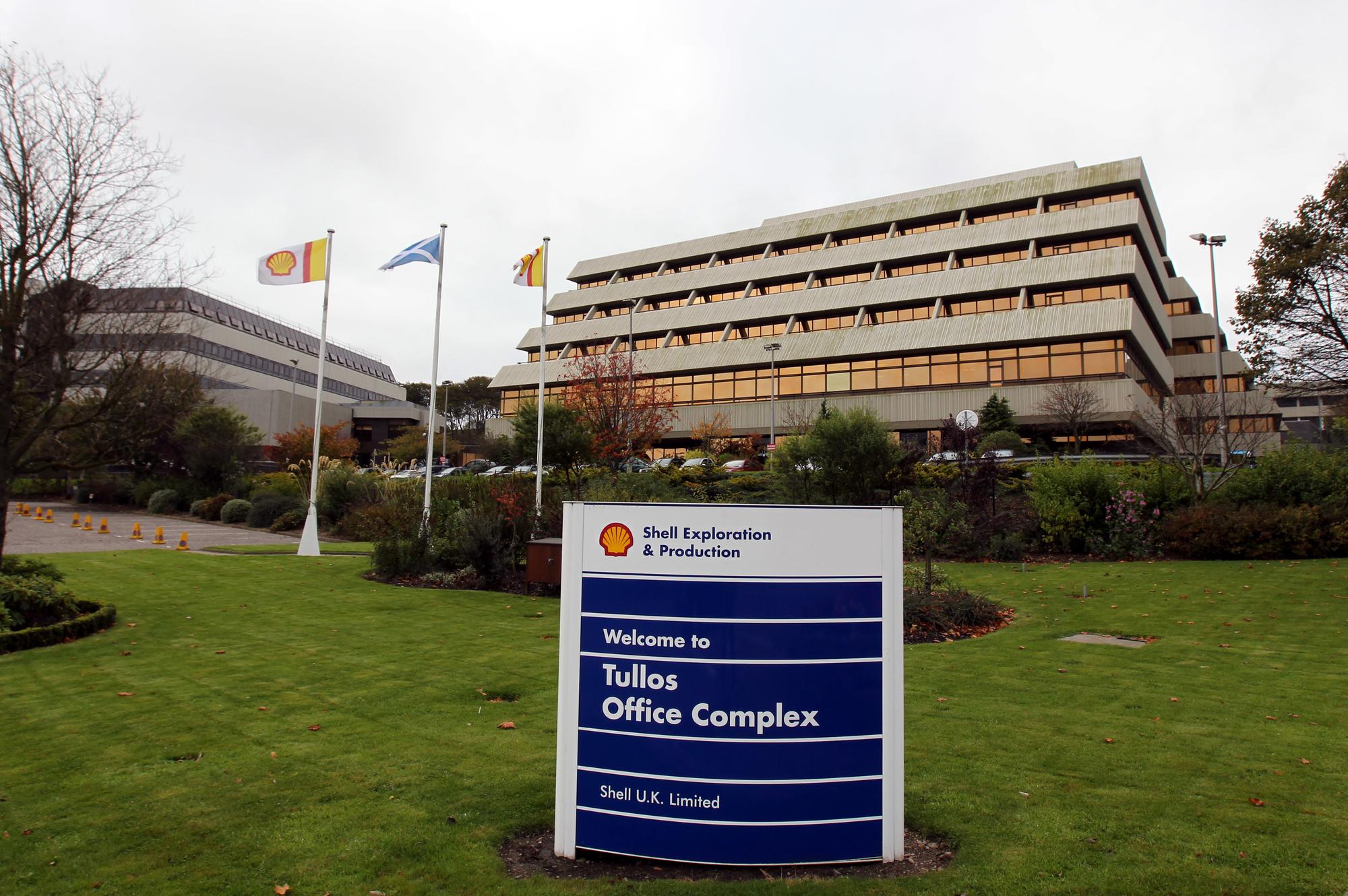 Oil major Shell to to cut Royal from title and move HQ to UK