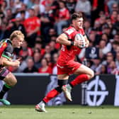 Toulouse full-back Blair Kinghorn escapes from Harlequins' Louis Lynagh during the Investec Champions Cup Semi-Final at Le Stadium in Toulouse.  (Photo by Dan Sheridan/INPHO/Shutterstock)