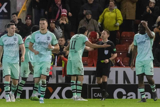 Hibs players complain to referee David Munro about the penalty decision the led to Aberdeen's opener. (Photo by Craig Foy / SNS Group)
