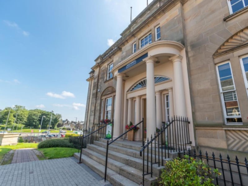 Situated in Stirling, the accomodation at Fletcher's features a restaurant, free private parking, a bar and a shared lounge. A continental or a la carte breakfast is included at the inn which is around 35 minutes walk from the Wallace Monument.