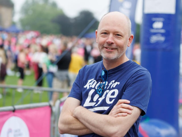 Professor Seth Coffelt of the Cancer Research UK Scotland Institute and University of Glasgow sounded the start horn at the start line . PIC: Steve Welsh.