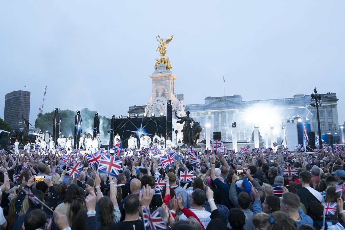 What it was like to be in the crowd for huge Party at the Palace spectacular