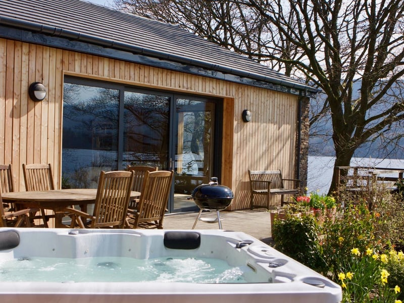 The Carsaig hot tub has plenty of room for six people - so nobody has to miss out.