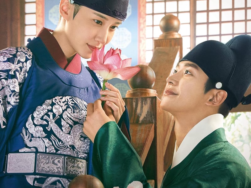The Crown Prince's wife hides her twin son's death and brings her twin daughter back to the palace and raises her as Prince Lee Hwi in The King's Affection.