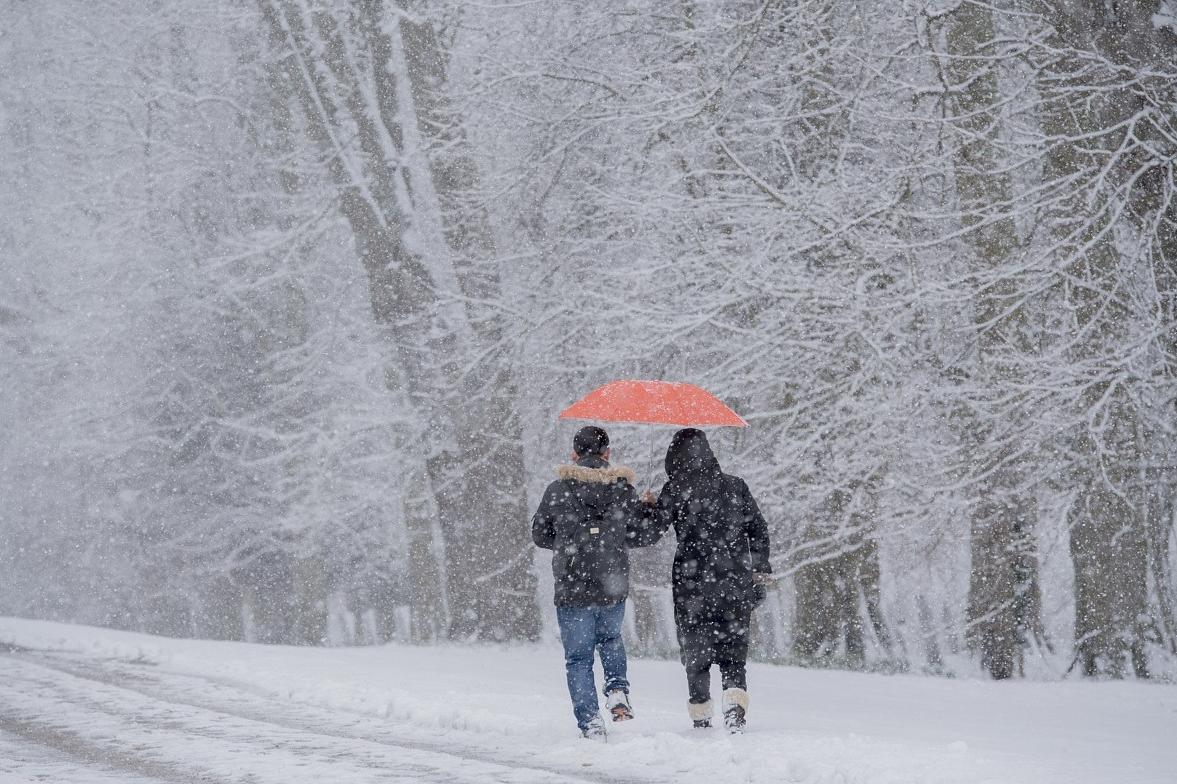 Snow: Rare amber health alert and amber weather warning issued as 40cm of snow possible