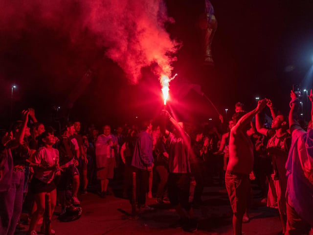 The players were welcomed by rock band La Mosca singing Muchachos, a song that was written by a fan to the tune of an old song by the band, and became a popular unofficial anthem for Argentine fans at the World Cup in Qatar.