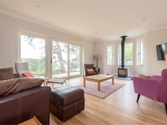 Sitting room.