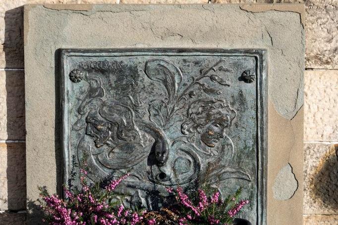 Located in Edinburgh, The Witches Well is on the esplanade of Edinburgh Castle. This cast iron fountain and plaque was made to honour those Scots that were burned at the stake between the 15th and 18th over accusations of witchcraft.