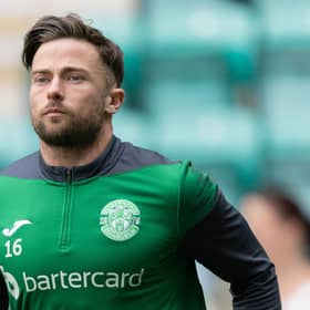 Lewis Stevenson has penned a contract extension at Hibs.